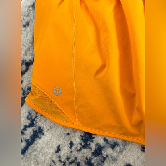NWOT Lululemon Hotty Hot Short 2.5" - Picture 6 of 6